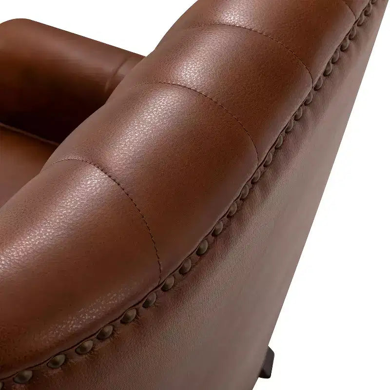 Fauteuil à oreilles en cuir véritable avec clous décoratifs et pieds fuselés en bois massif